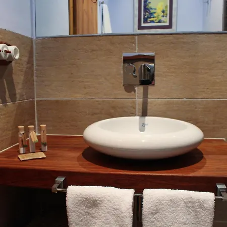 Otel Torre Del Marques & Winery - Small Luxury Monroyo