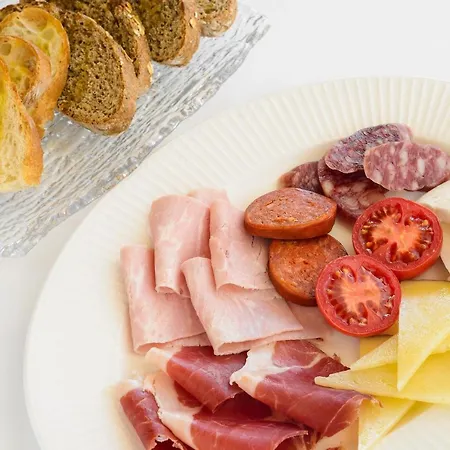 Torre Del Marques & Winery - Small Luxury 5* Monroyo